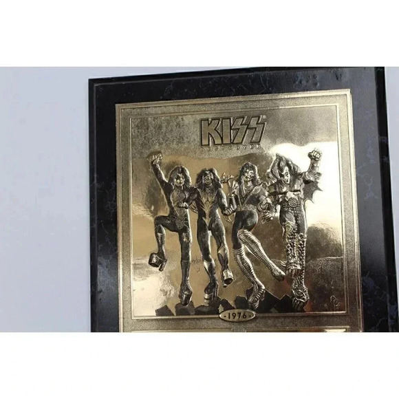 Vtg 1999 RARE Kiss Catalog Memorabilia Destroyer Golled Embosses Gold Plaque - Picture 3 of 4